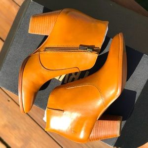 FRYE Jennifer Bootie